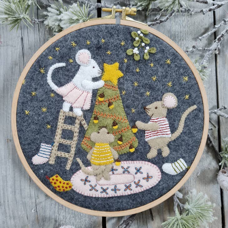 Christmas With Mouse Family Felt Applique Hoop Kit