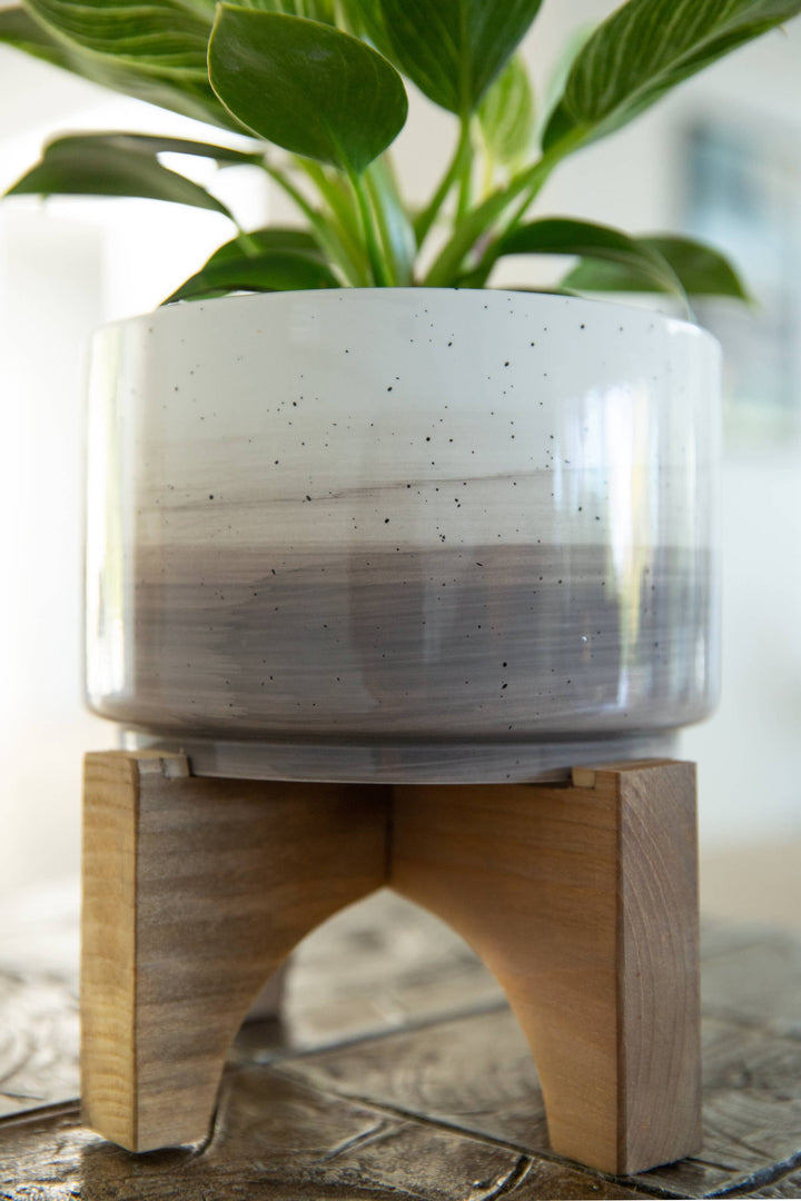 7" Grey Ombre W Specks Ceramic Pot On Wood Stand